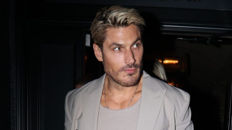 Chris Appleton crafts looks that define red carpets (Photo: @chrisappleton/Twitter)