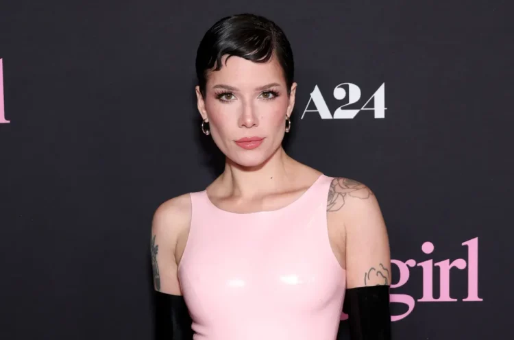 Halsey (Image via Getty)