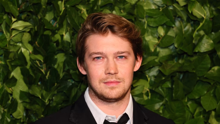 Joe Alwyn (Image via Getty)