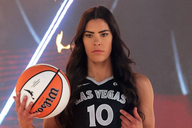 Kelsey Plum (Image via Getty)