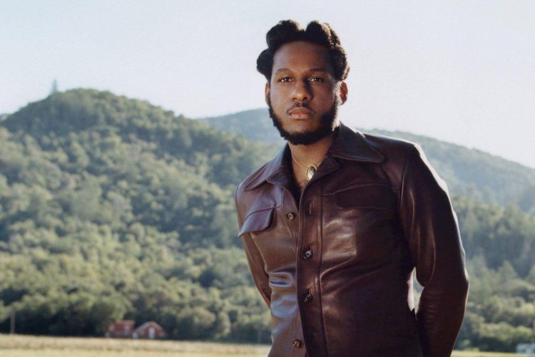 Leon Bridges (Image via Getty)