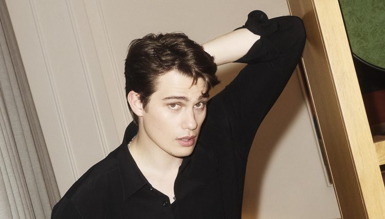 Nicholas Galitzine (Image via Getty)