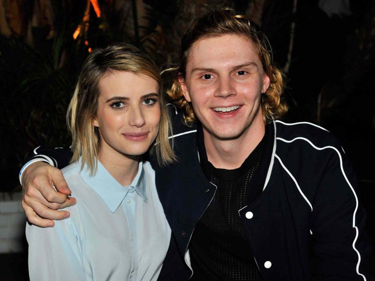 Evan Peters and Emma Roberts (Image via Getty)