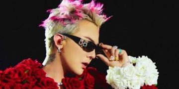 754f(6) - “Disrespect on Stage”: Fans Outraged After ‘Bring Seungri Back’ Signs Appear at G-Dragon’s Hong Kong Concert