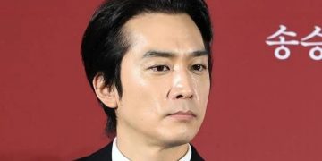Hyt(1) - Heartfelt Condolences: Song Seung Heon Mourns the Passing of His Mother, Moon Myung Ok