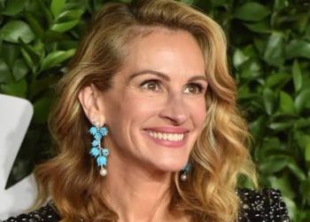 Ahyw(5) - Julia Roberts Faces the Fire: Defending “After the Hunt” and Its Controversial Take on Campus Assault