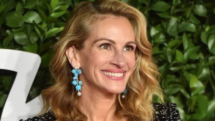 Ahyw(5) - Julia Roberts Faces the Fire: Defending “After the Hunt” and Its Controversial Take on Campus Assault