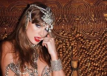 Ayaf(4) - Taylor Swift’s ‘Showgirl’ Dominates the Box Office in a Cinematic Celebration of Her Music