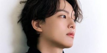 Hhd(1) - Yeo Jin Goo Announces Military Enlistment Through Heartfelt Handwritten Letter During 20th Debut Anniversary Tour