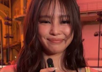 U7f(8) - BLACKPINK’s Jennie Stuns at Chanel’s Debut Runway Under New Designer Mathieu Blazy
