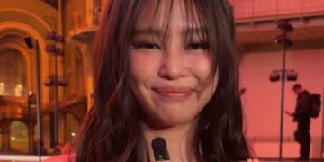 U7f(8) - BLACKPINK’s Jennie Stuns at Chanel’s Debut Runway Under New Designer Mathieu Blazy