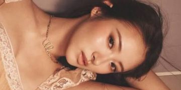 Vyr(5) - MEOVV’s Anna Becomes Global Ambassador for Chloé, Debuts in Paddington Bag Campaign