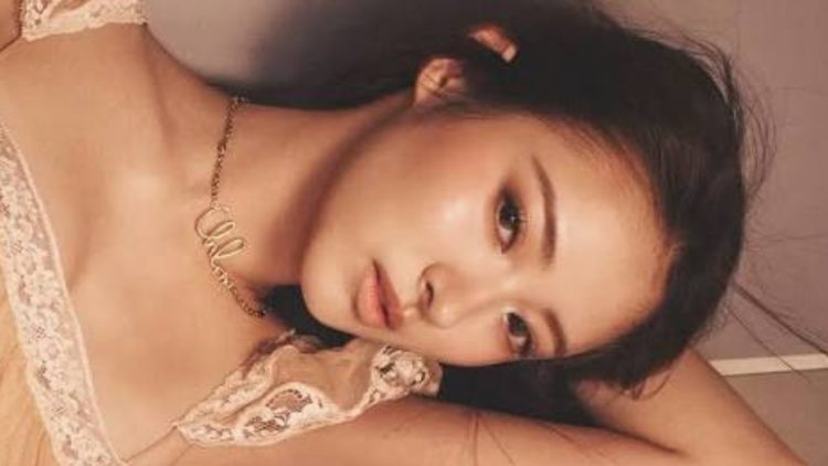 Vyr(5) - MEOVV’s Anna Becomes Global Ambassador for Chloé, Debuts in Paddington Bag Campaign