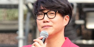 Yiw(5) - Sung Si Kyung Opens Up About Falling YouTube Views: “I’m Not BTS, and That’s Okay”