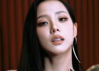 Yrg(9) - Jisoo Reaches New Solo Heights with ‘EYES CLOSED’