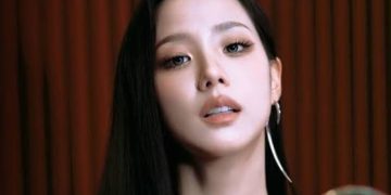 Yrg(9) - Jisoo Reaches New Solo Heights with ‘EYES CLOSED’