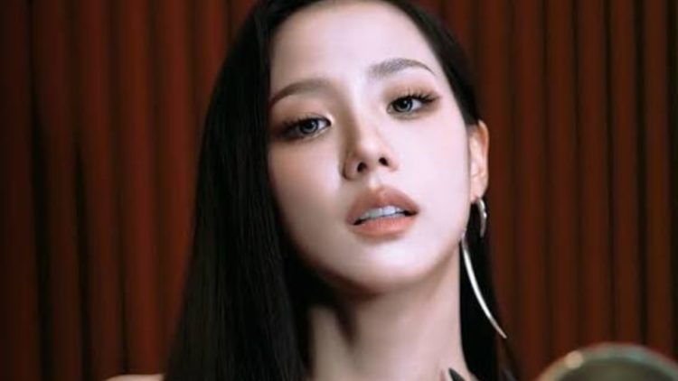 Yrg(9) - Jisoo Reaches New Solo Heights with ‘EYES CLOSED’