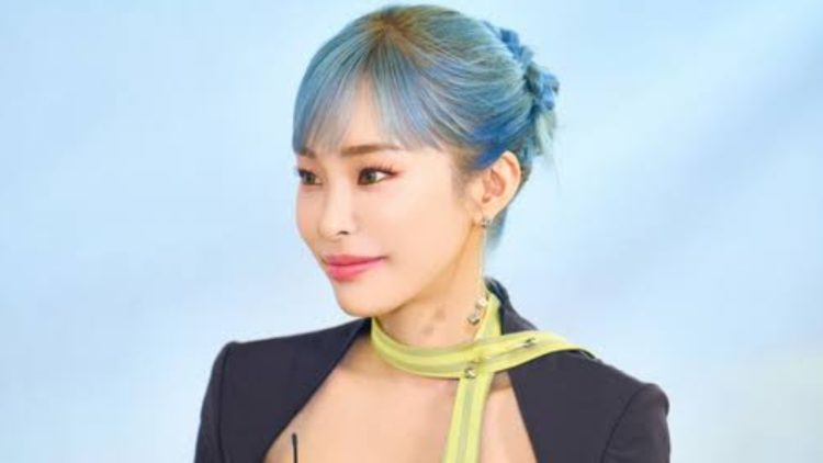 Cygj(2) - Heize Explores Love's Duality in Emotional MV for "Love Virus (Feat. I.M)"