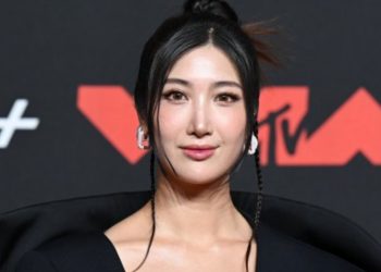 Gsys(6) - EJAE’s Dream Realized: “GOLDEN” OST Track Earns Five Grammy Nominations, Including 'Song of the Year'