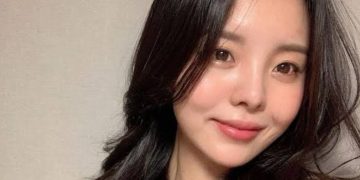 Hw7wk(4) - BTS’s J-Hope’s Sister Jung Ji Woo Concludes Her Fashion Brand Charmeeze: Reflecting on a Decade of Style and Creativity