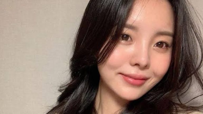 Hw7wk(4) - BTS’s J-Hope’s Sister Jung Ji Woo Concludes Her Fashion Brand Charmeeze: Reflecting on a Decade of Style and Creativity