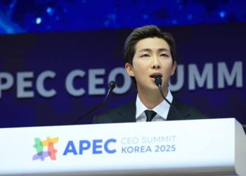 Ue(9) - BTS’s RM Makes Historic APEC Speech While HYBE’s Bang Si Hyuk Tours Event Amid Controversies