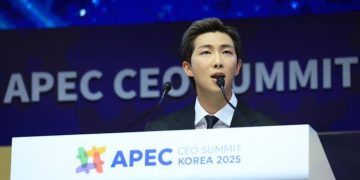 Ue(9) - BTS’s RM Makes Historic APEC Speech While HYBE’s Bang Si Hyuk Tours Event Amid Controversies