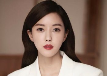 Drhjkb(5) - A Bold Transformation: T-ARA’s Hyomin Debuts Dramatic Short Haircut Amidst Fan Speculation