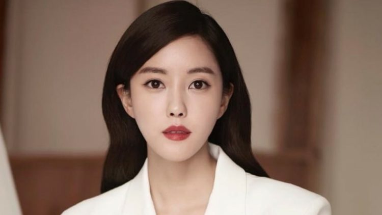 Drhjkb(5) - A Bold Transformation: T-ARA’s Hyomin Debuts Dramatic Short Haircut Amidst Fan Speculation