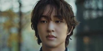 Dthn(3) - A New Era of Light: SHINee’s Onew Reveals Official Solo Light Stick