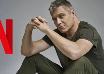 Holt McCallany
