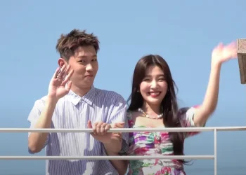 Joy (Red Velvet) and Crush