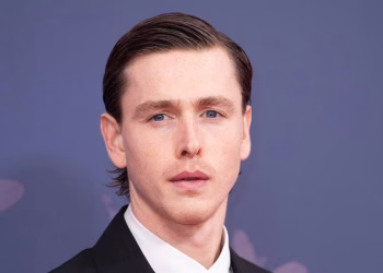 Harris Dickinson