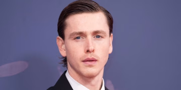 Harris Dickinson