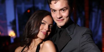 Olivia Rodrigo and Louis Partridge