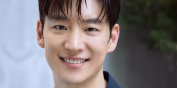 Hshsv from Actor Lee Je-Hoon Donates 100 Million Won to Support Cancer Research and Underprivileged Patients