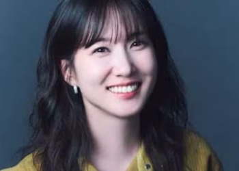 Tsu5s5i1 from Park Eun Bin Explores New Horizons With A Potential Lead in The Palace Is Home to Dog Flowers