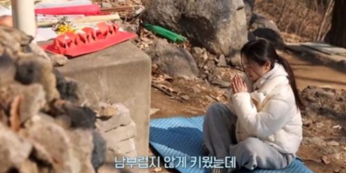 3 2 from Former KPOP Girl Group Member Park So-Yi Decides To Become A Shaman