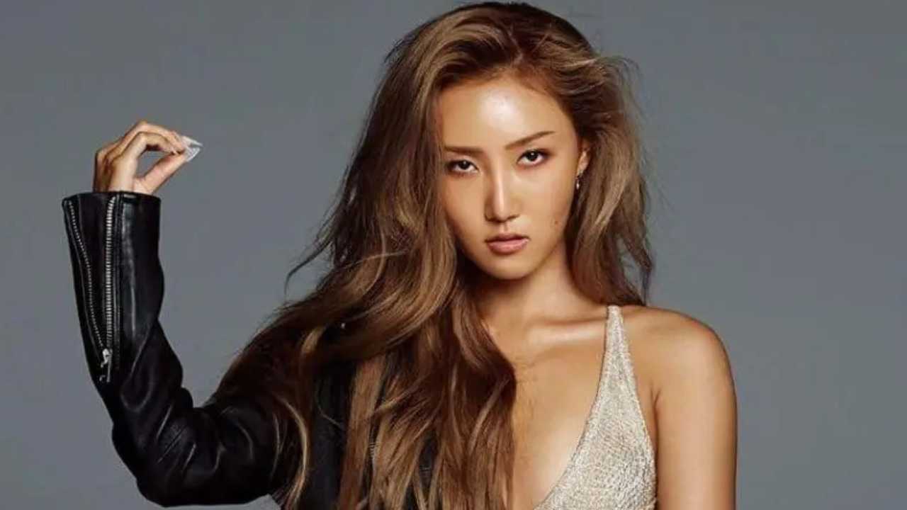 Bsukwbw6 from MAMAMOO’s Hwasa Announces April Comeback