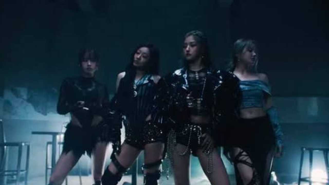 Csns2 from KISS OF LIFE Makes a Powerful Statement with Who Is She