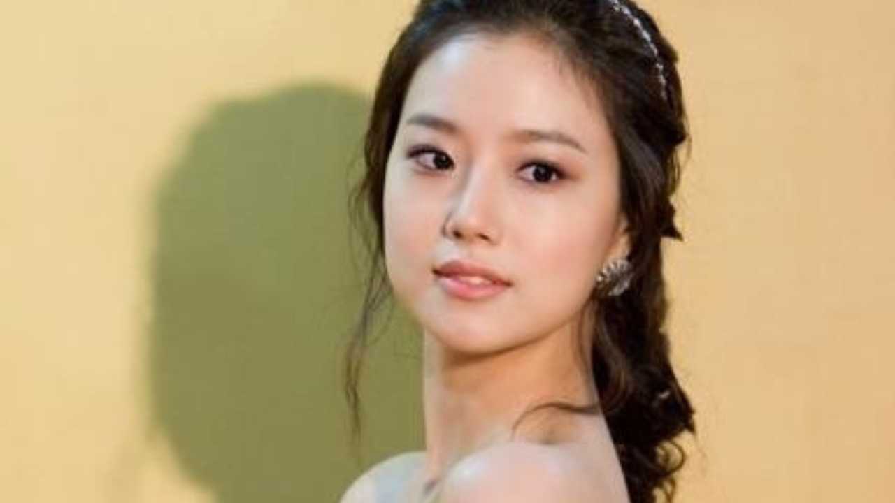 Gisy9q97suoqspic18 from Moon Chae Won Announces Marriage in Heartfelt Letter