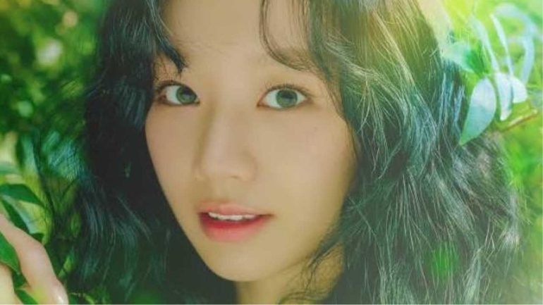 Hjgg ig4 from Hyeri Reveals HYEROOCAT Official Light Stick Design
