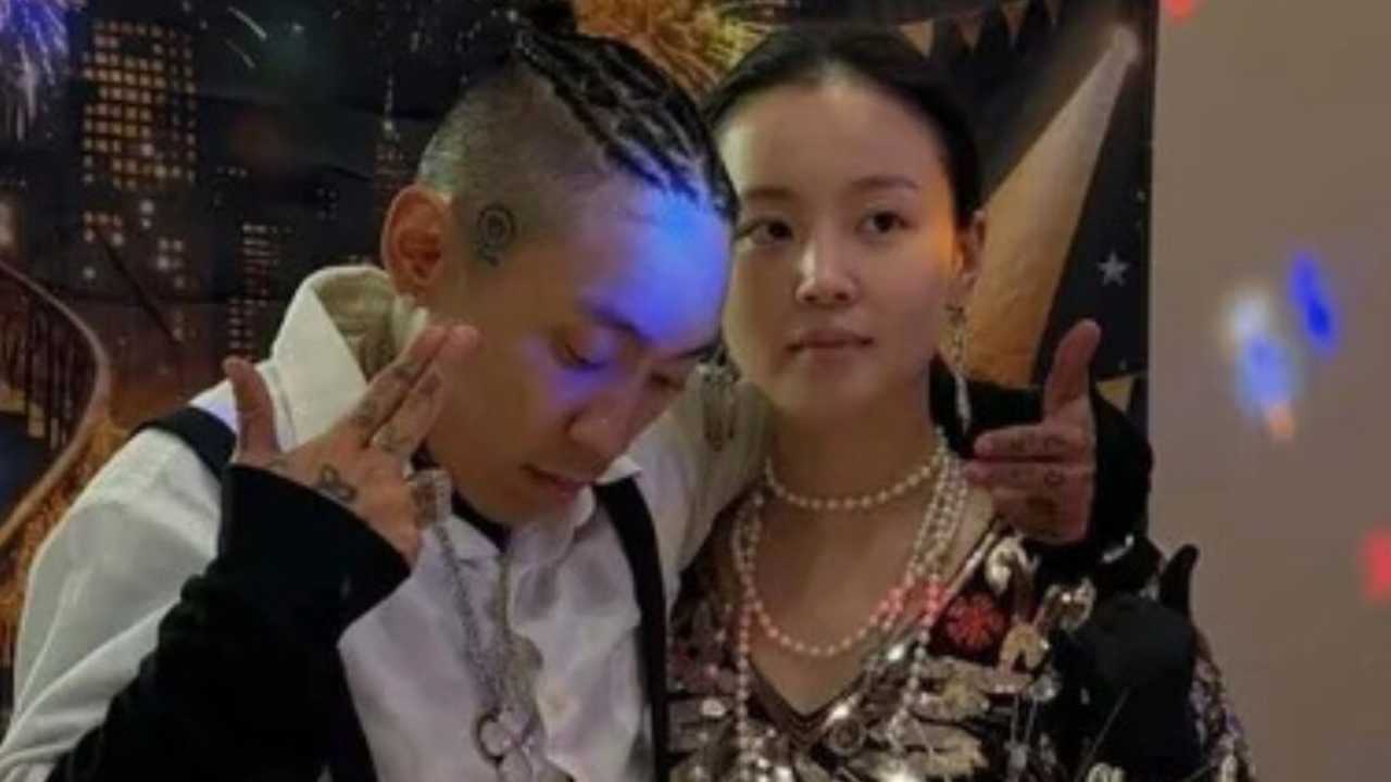 Ixt7tuurz1 from Lee Hi and Dok2’s Domestic Life Sparks Marriage Speculation