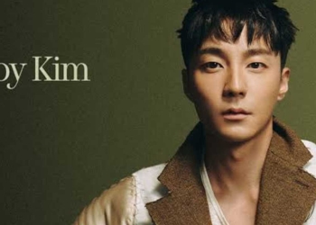 Xuozktir9 from Roy Kim Reimagined With A Seasonal Gift of Cover Classics, An Album Next Month
