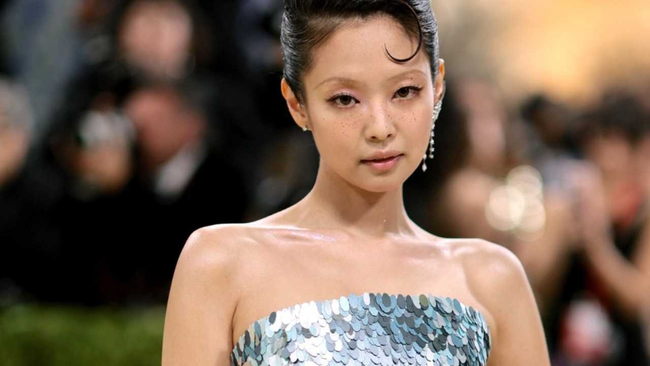 Kttuz75z7 from Jennie’s Avant-Garde Human Mermaid Look Sparks Intense Debate at Met Gala 2026