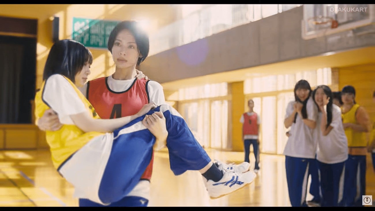 Yoi Takiguchi and Kohaku Ichimura share a heartfelt moment in the In the Clear Moonlit Dusk live-action film