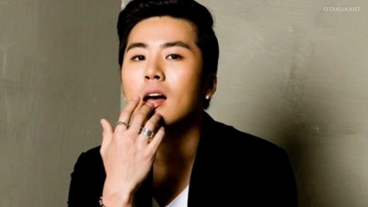 Singer Eru Makes His Long Awaited Return to the Stage