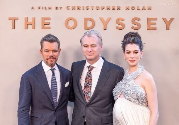 Christopher Nolan Defends Movie Storytelling Techniques
