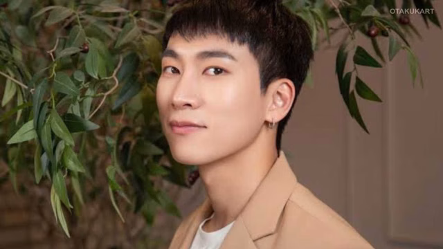 Seo Eunkwang Embraces Nostalgic Youth Aesthetics in New Concept Teasers for "OUR YOUTH"