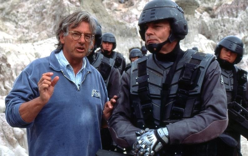 Paul Verhoeven Addresses Starship Troopers Aesthetic After Uniform News
